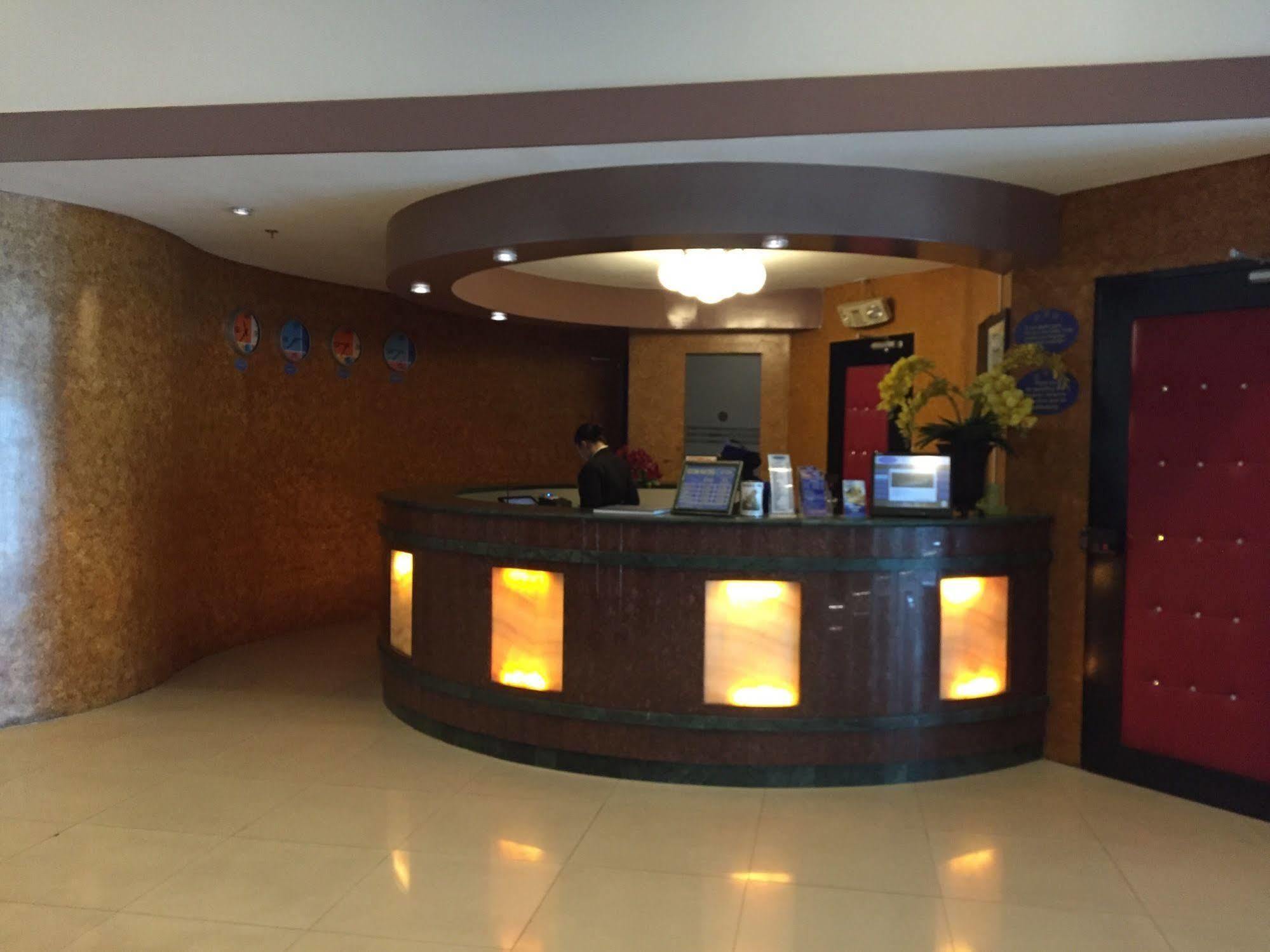 Icon Hotel Манила Екстериор снимка