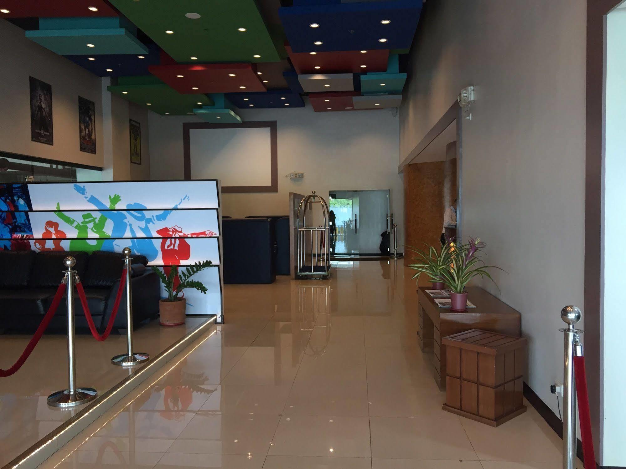 Icon Hotel Манила Екстериор снимка