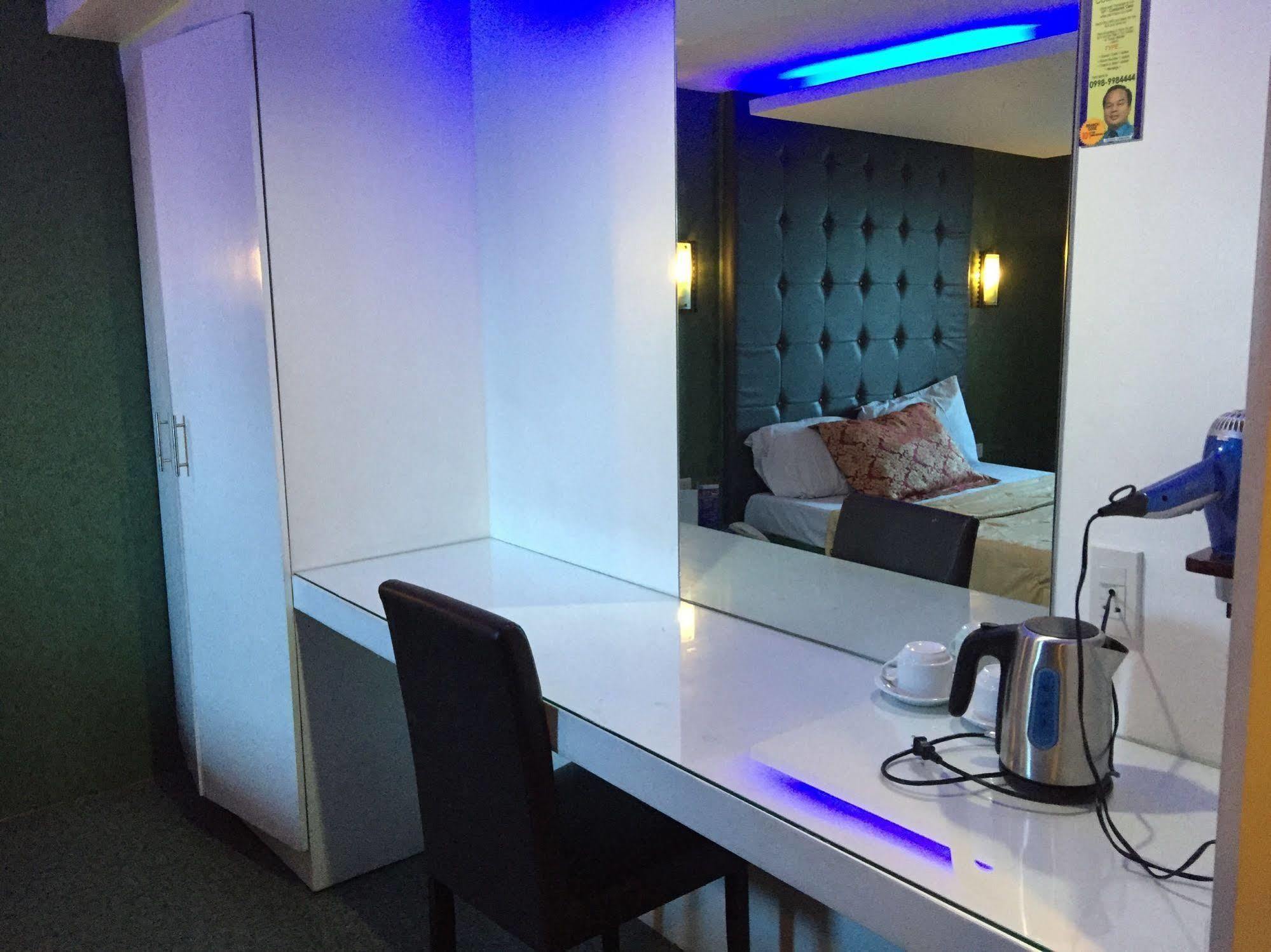 Icon Hotel Манила Екстериор снимка
