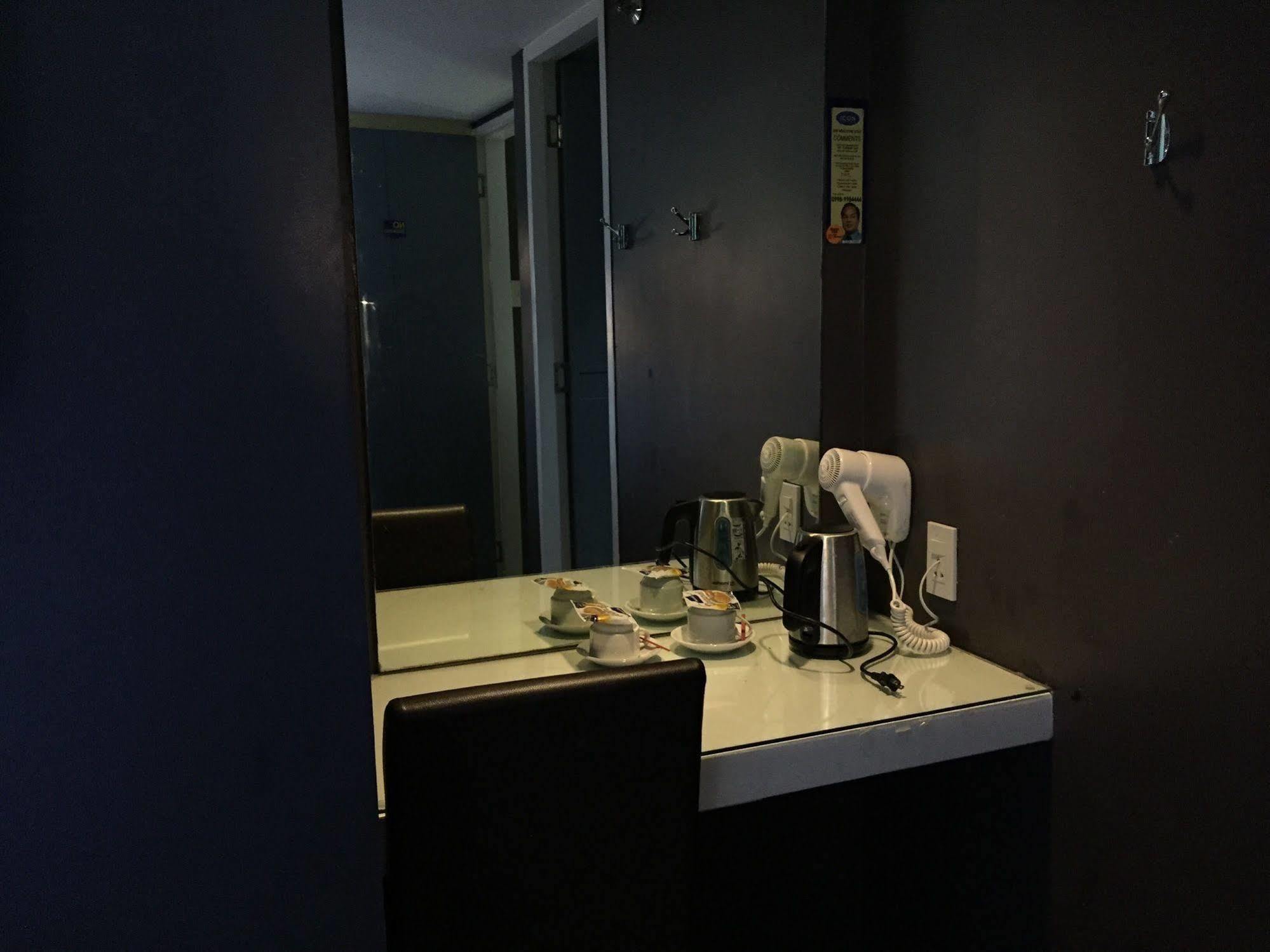 Icon Hotel Манила Екстериор снимка