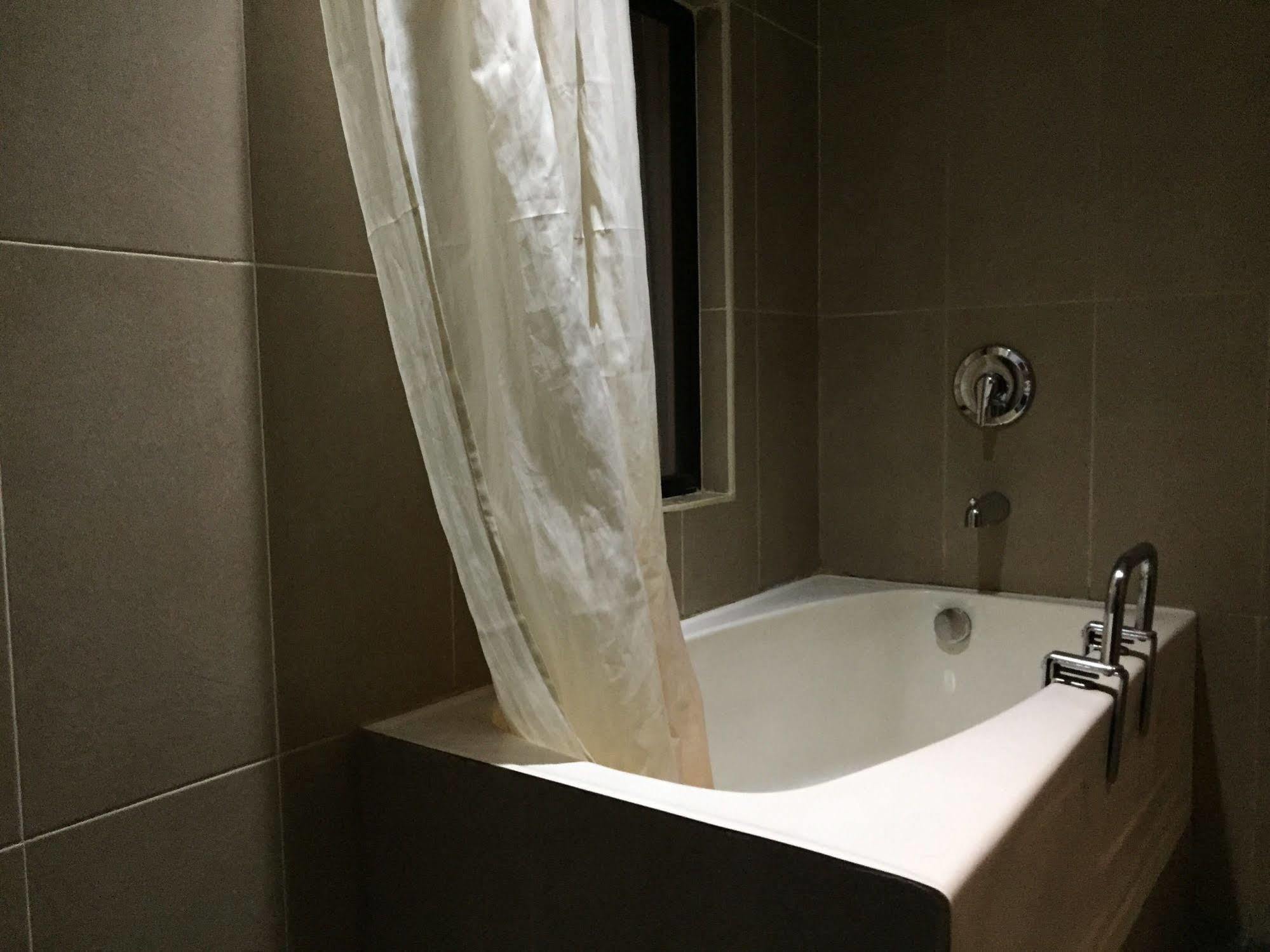 Icon Hotel Манила Екстериор снимка